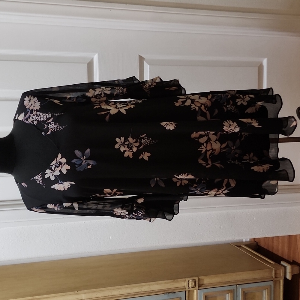 Women's Black Floral V-Neck Dress